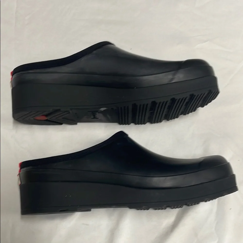 Hunter Black Slip-On Clogs‎